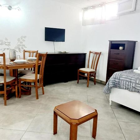 Maria'S Cozy Basement Studio ! Volos Buitenkant foto