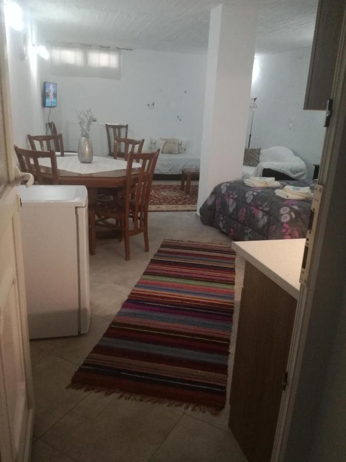 Maria'S Cozy Basement Studio ! Volos Buitenkant foto