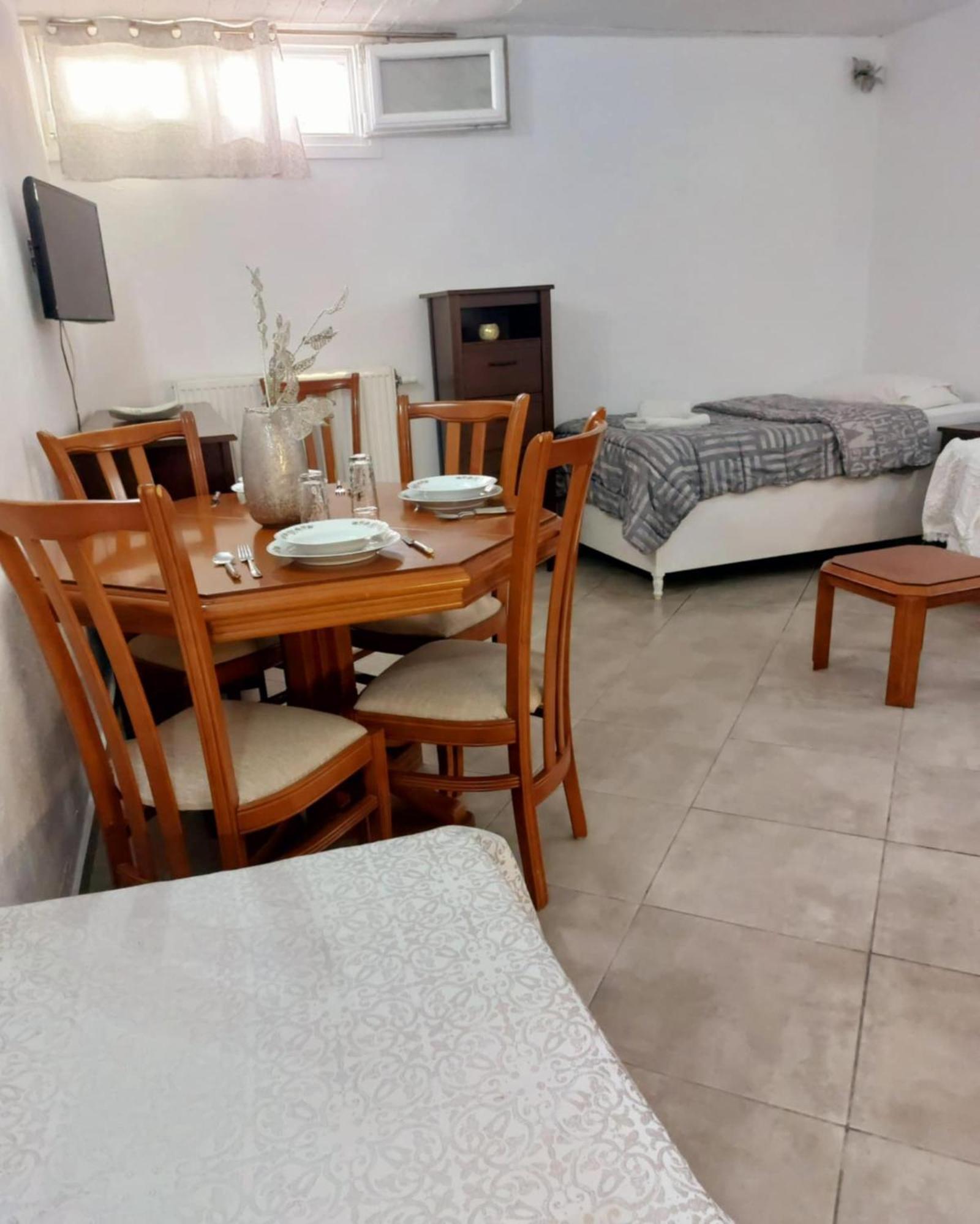 Maria'S Cozy Basement Studio ! Volos Buitenkant foto