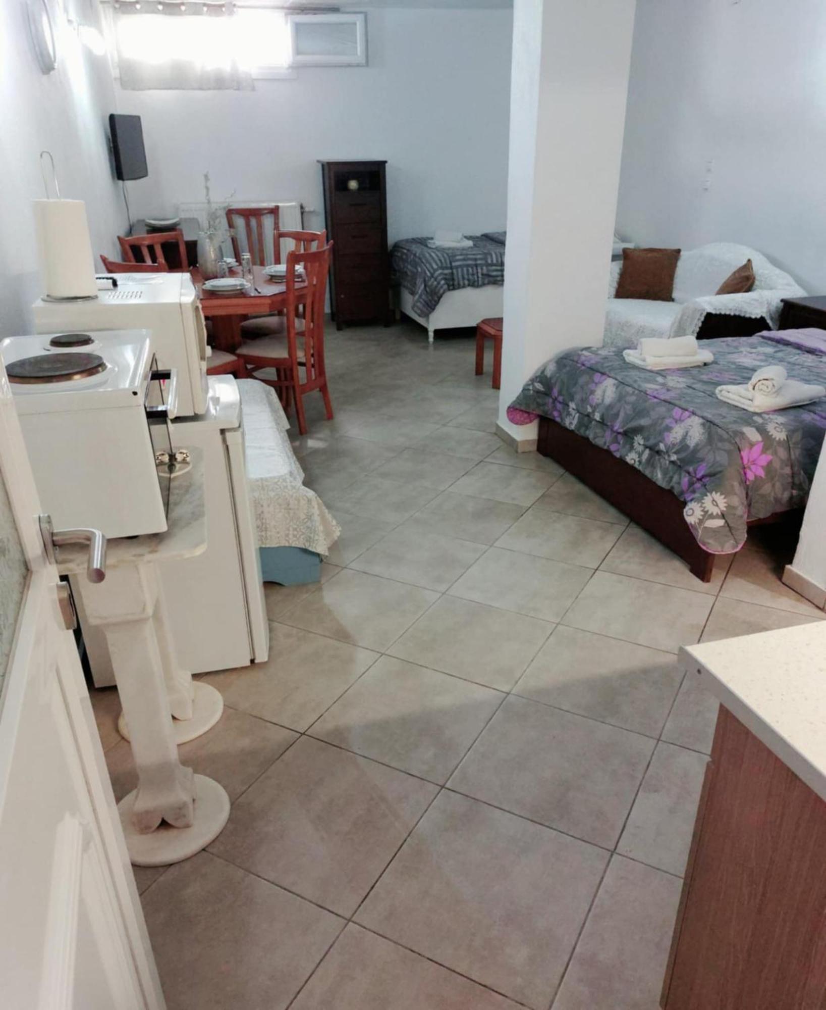 Maria'S Cozy Basement Studio ! Volos Buitenkant foto