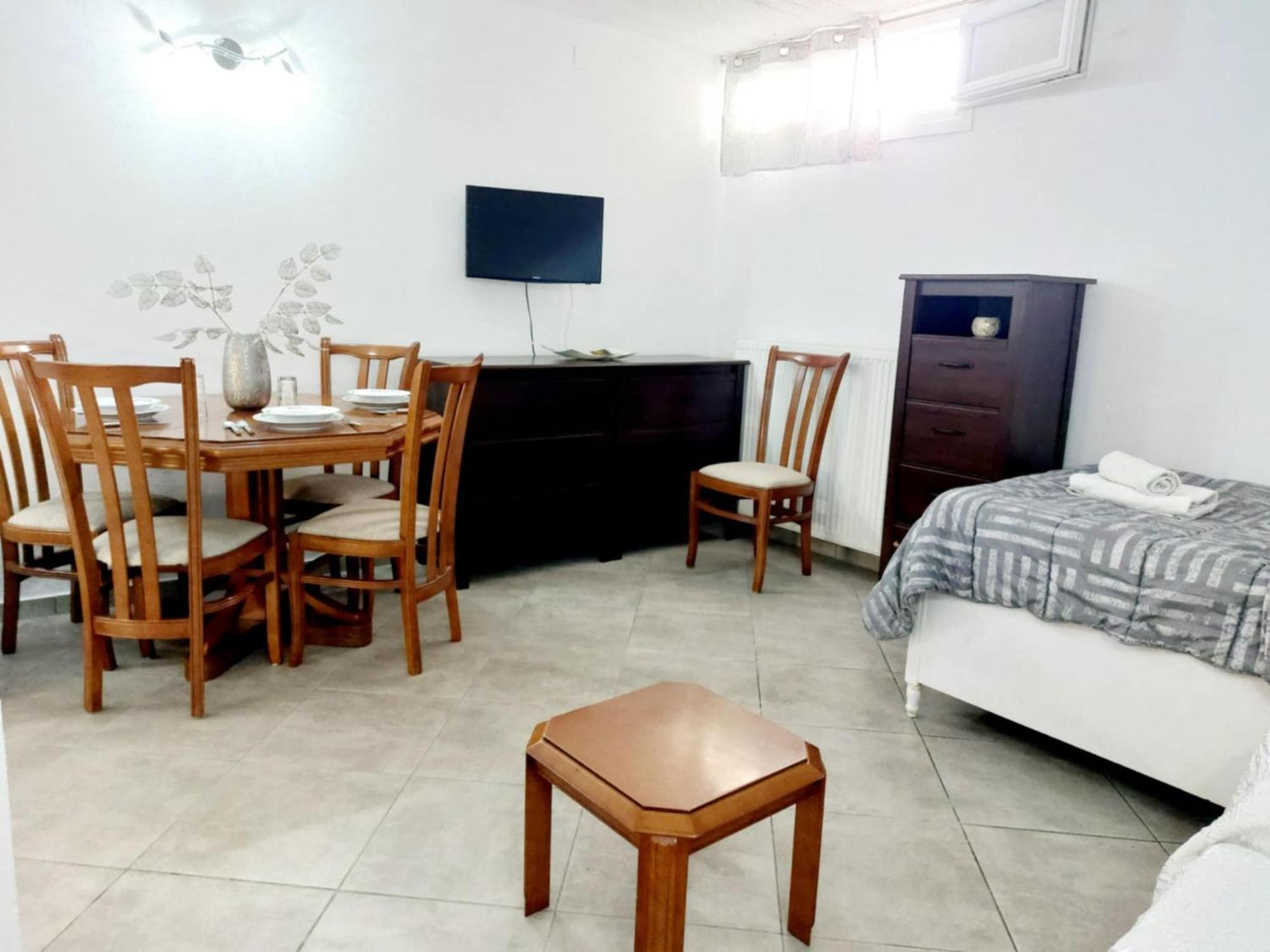 Maria'S Cozy Basement Studio ! Volos Buitenkant foto