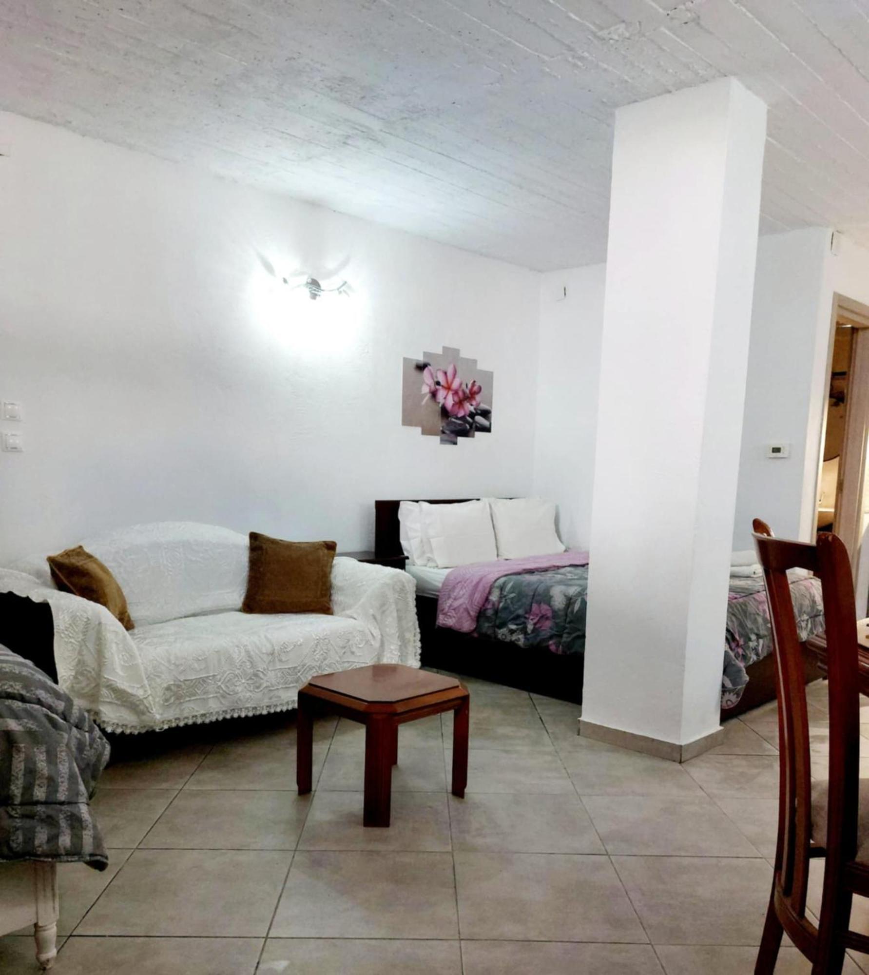 Maria'S Cozy Basement Studio ! Volos Buitenkant foto